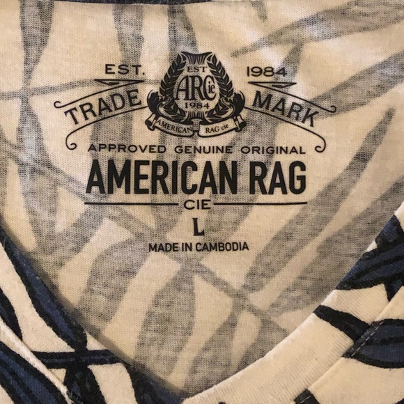 American Rag Men’s Hawaiian style V-neck t-shirt in Large - Picture 3 of 6